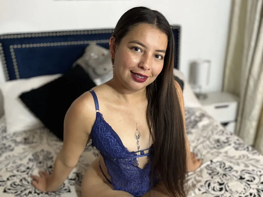 Live Sex Chat with KelsyTaban