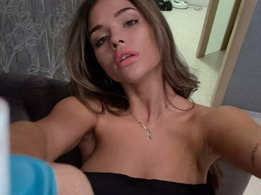Live Sex Chat with AdrianaSwat