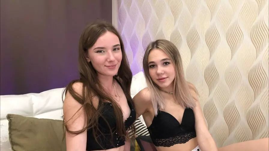Live Sex Chat with AlmaAndAmy