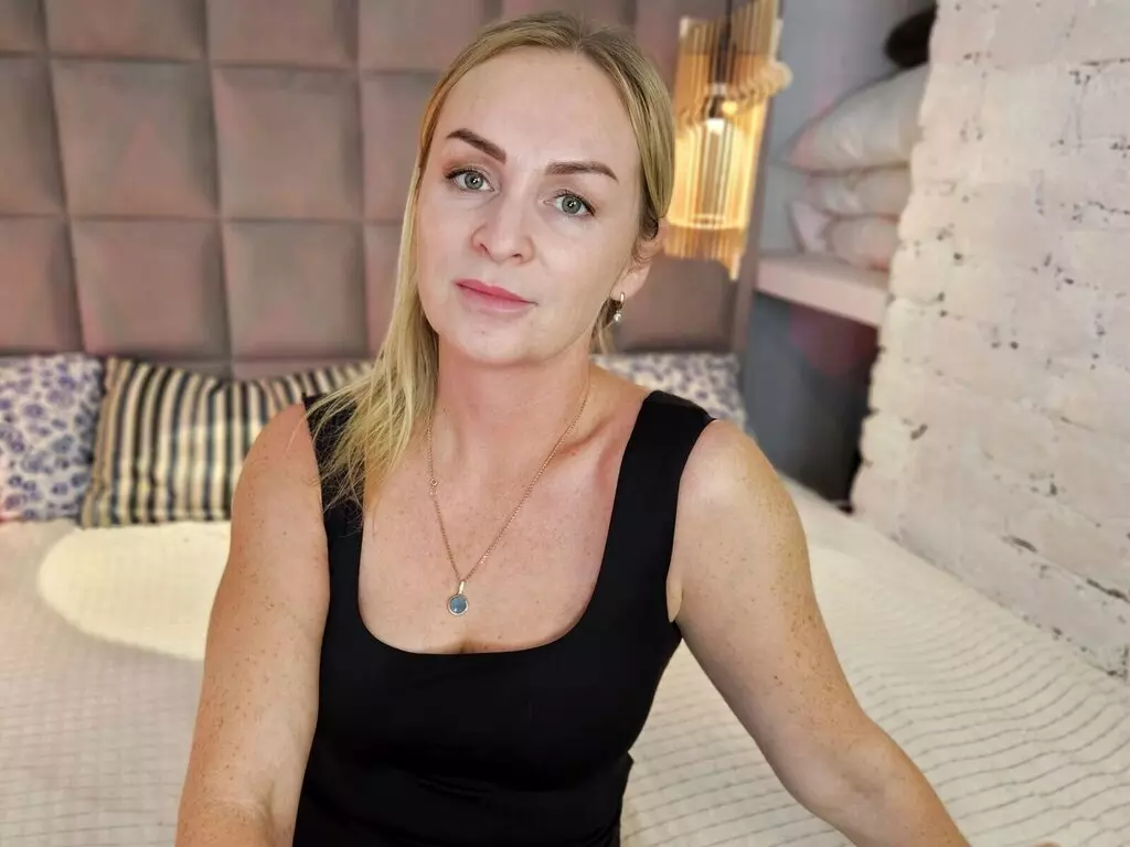 Live Sex Chat with AnnaVertigo