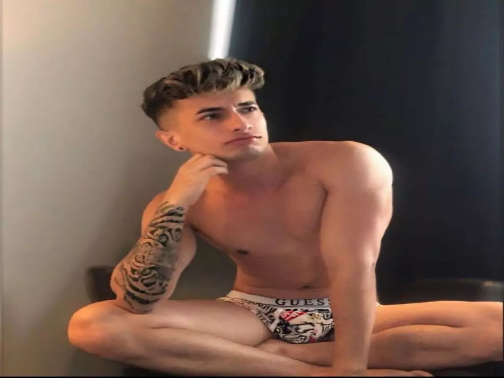 Live Sex Chat with AronColton
