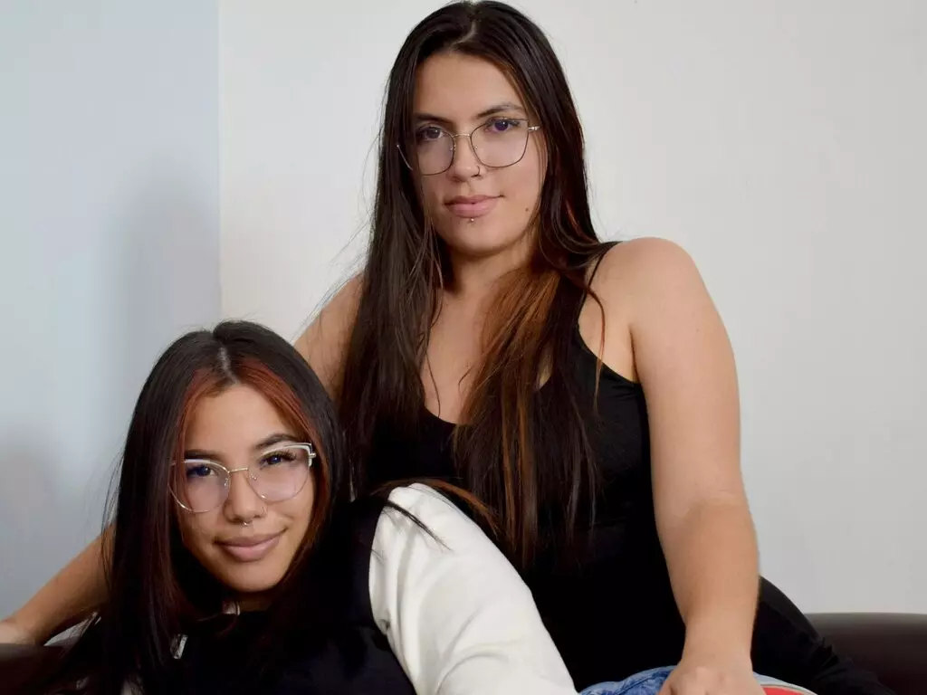 Live Sex Chat with ChloeandRosse