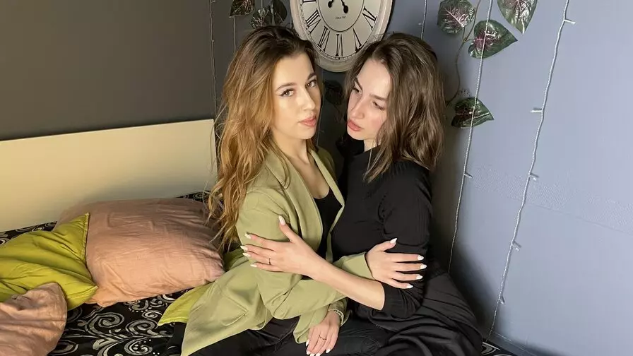 Live Sex Chat with DaryanAndAlice