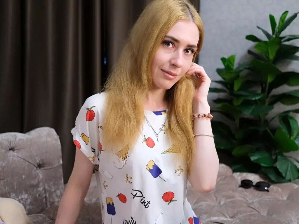 Live Sex Chat with EllieSheen