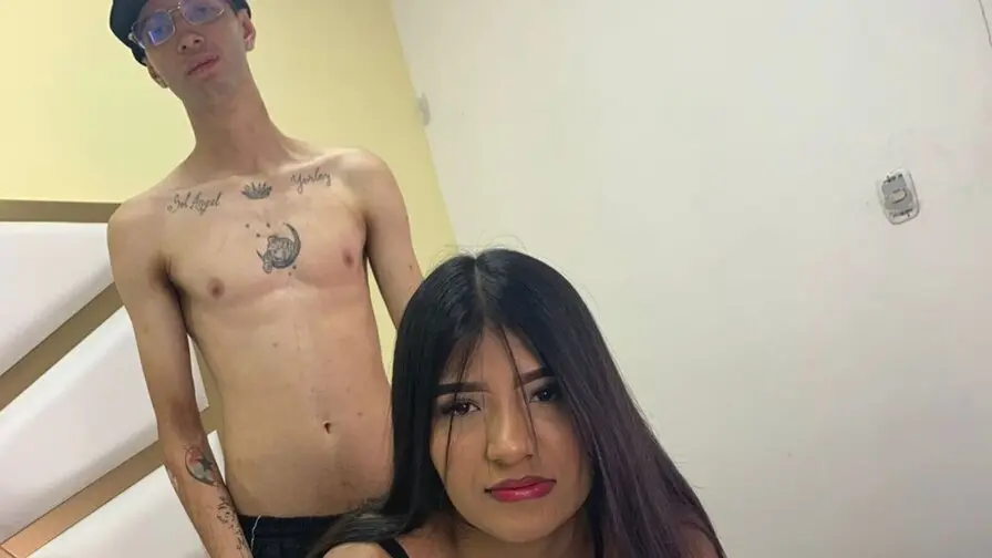 Live Sex Chat with EmilyandMarcus