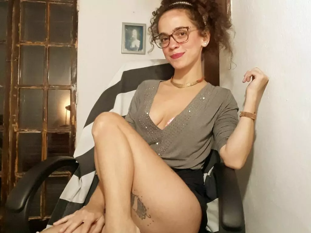 Live Sex Chat with IsisFlowers