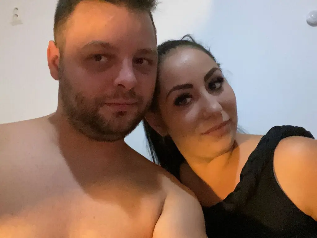 Live Sex Chat with IzaandDanny