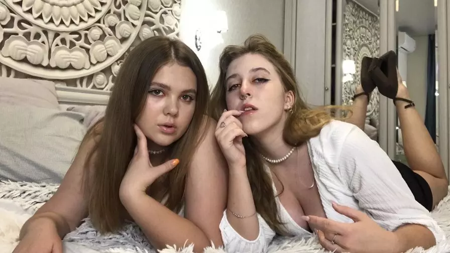 Live Sex Chat with JaninAndLuna