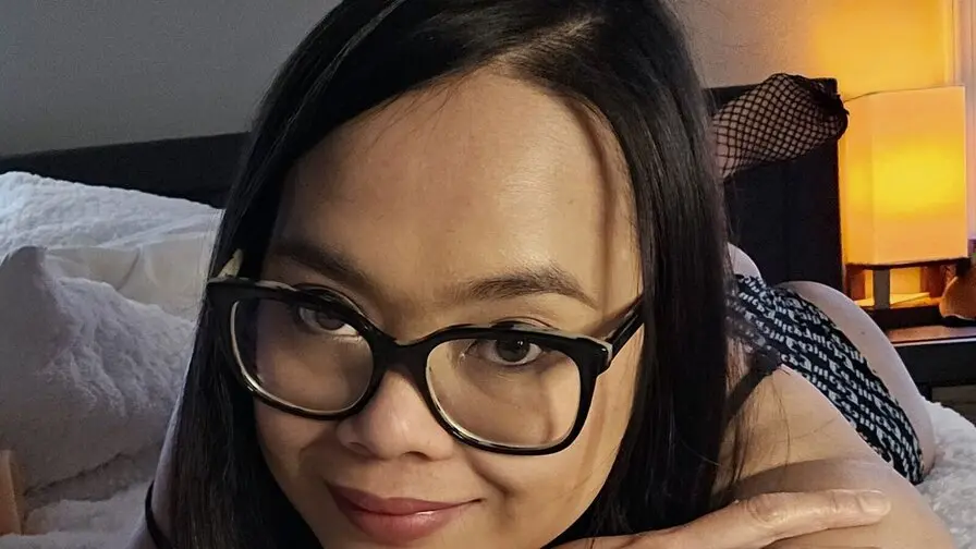 Live Sex Chat with KiekieMo
