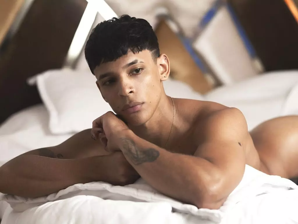 Live Sex Chat with LeandroMalik
