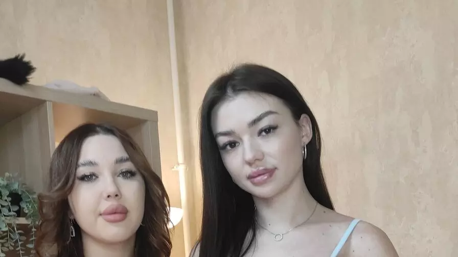 Live Sex Chat with LiliAndJessie
