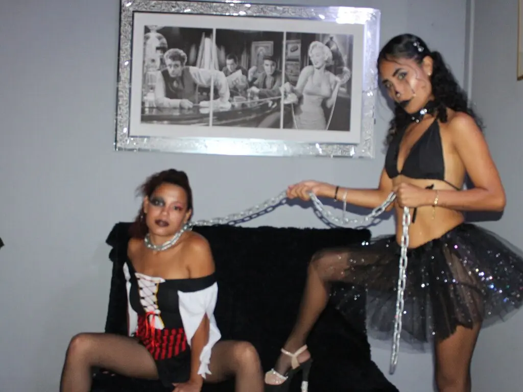 Live Sex Chat with LunaAndAnahy