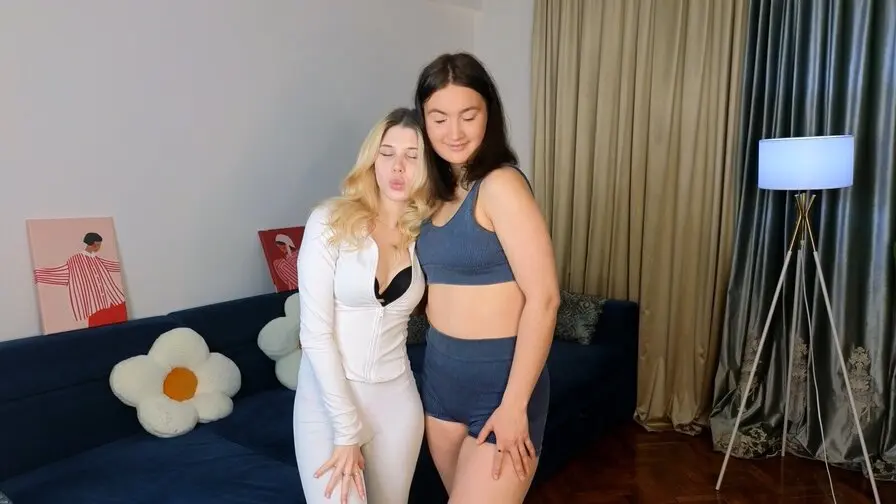 Live Sex Chat with MerciaAndOdella