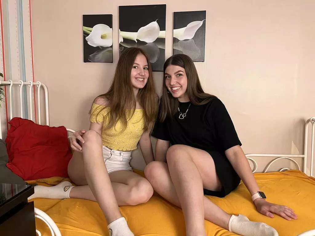 Live Sex Chat with NicoIeAndMarie