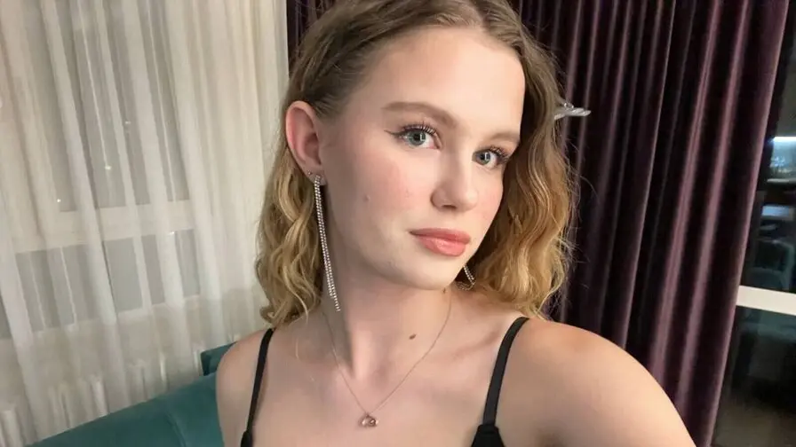 Live Sex Chat with QueenieBurtt