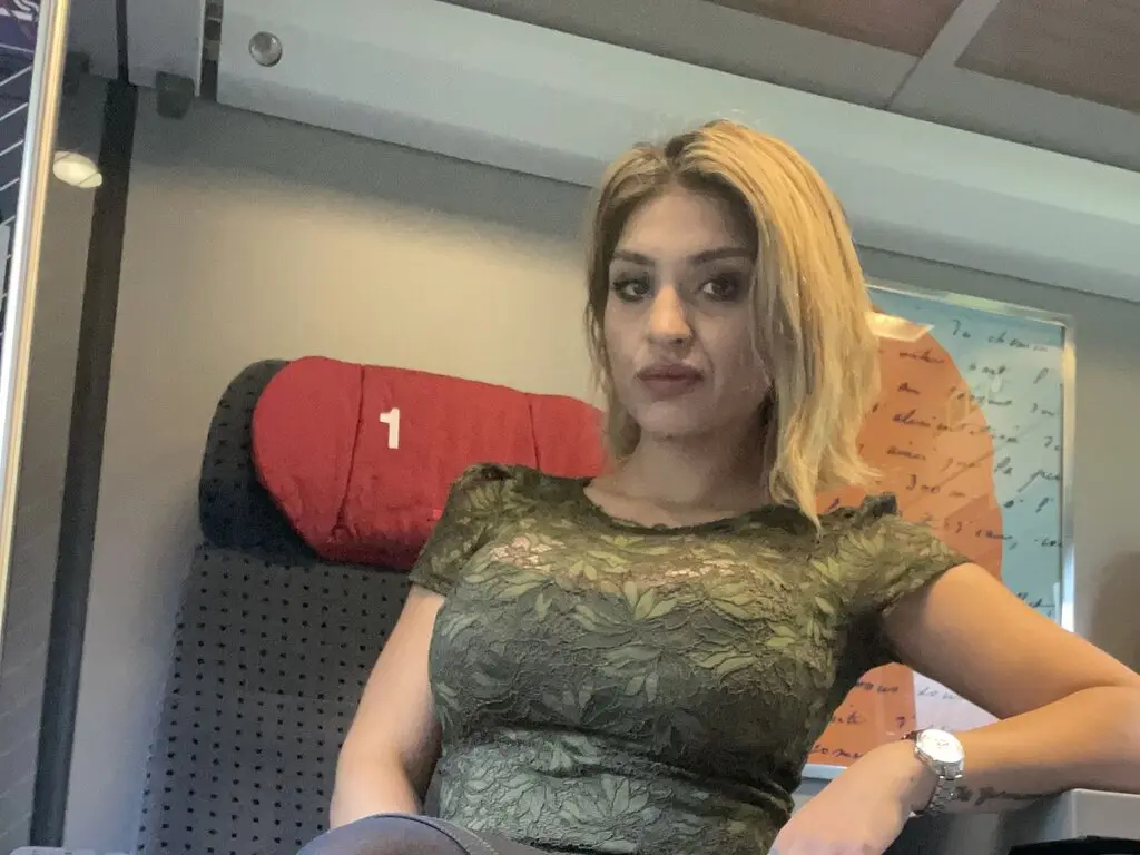 Live Sex Chat with RuineDeboran