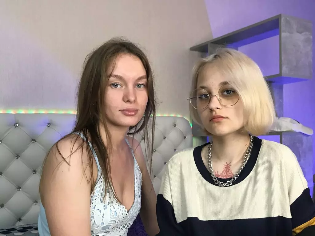 Live Sex Chat with RuthAndSheila