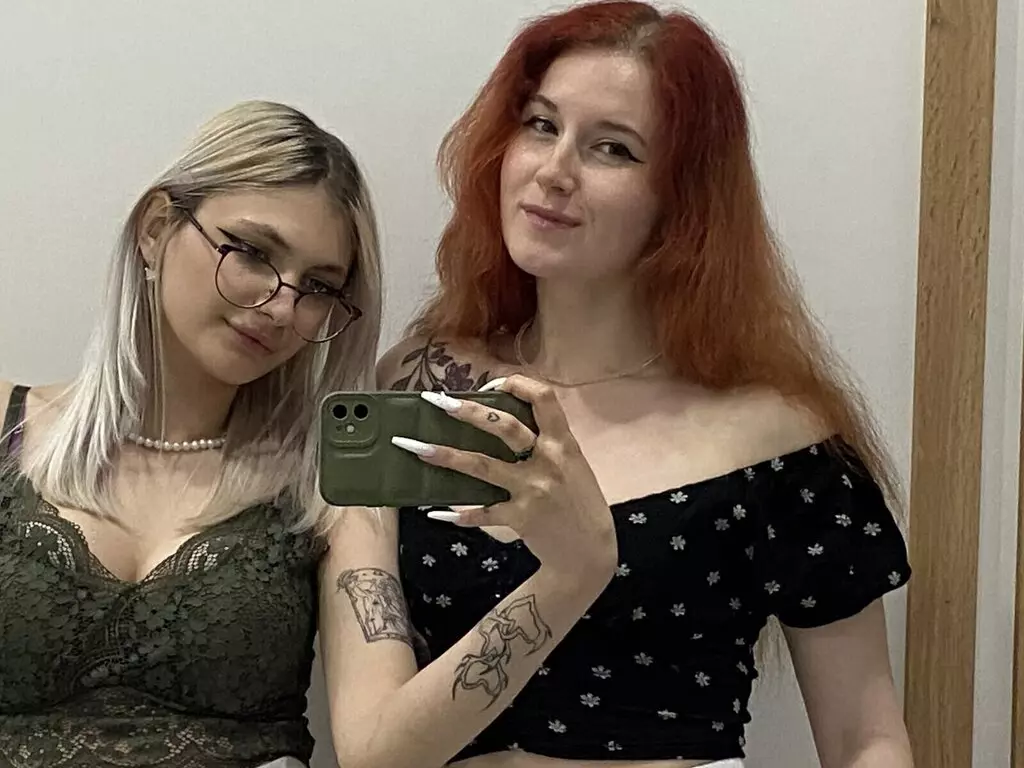 Live Sex Chat with SilviaAndTayte