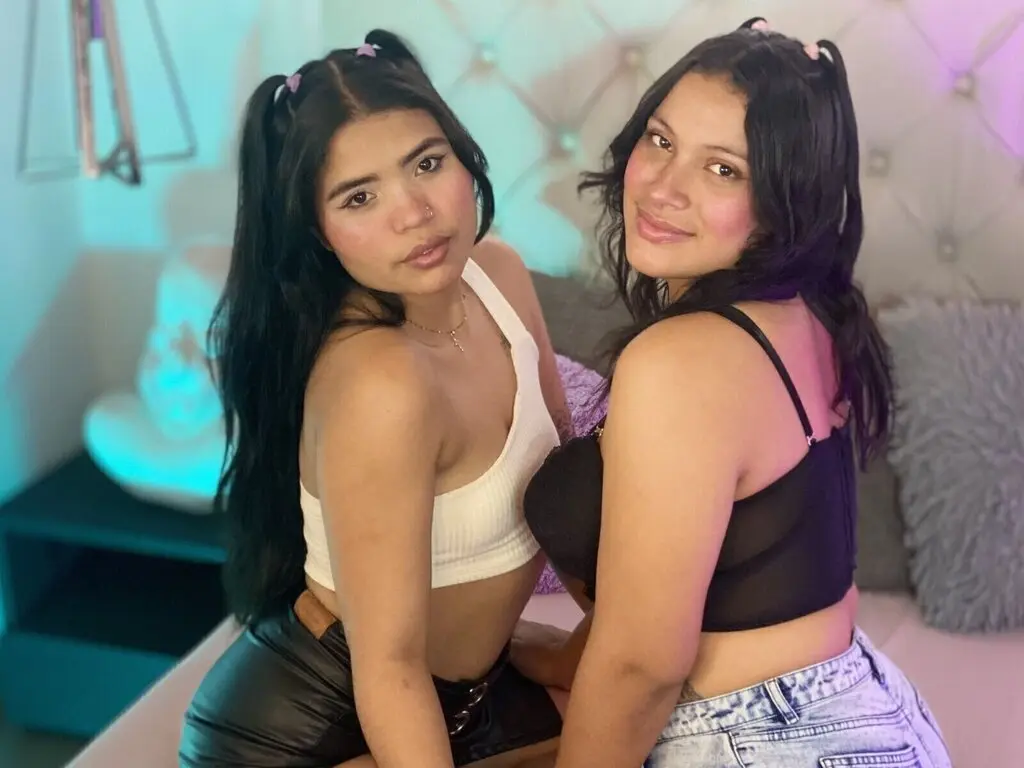 Live Sex Chat with SophiaandMila