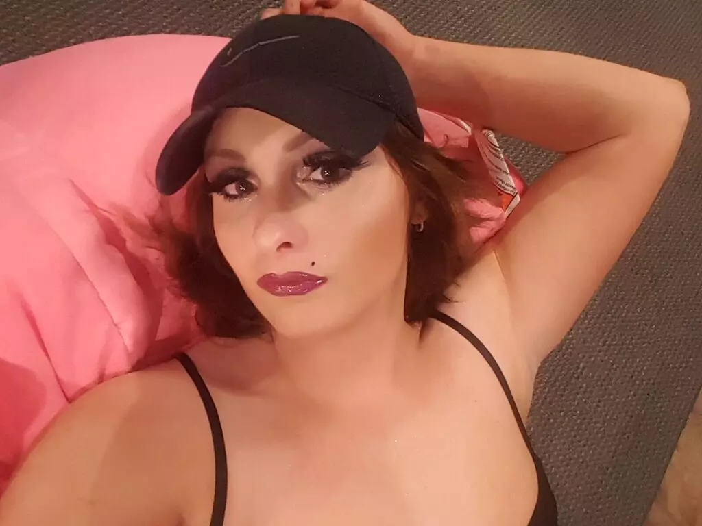 Live Sex Chat with TinaLarouge