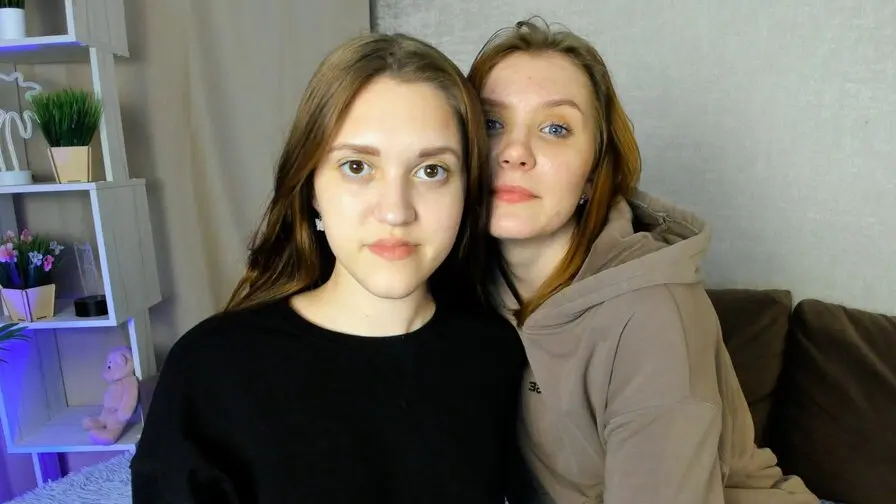 Live Sex Chat with WildaAndAnnis